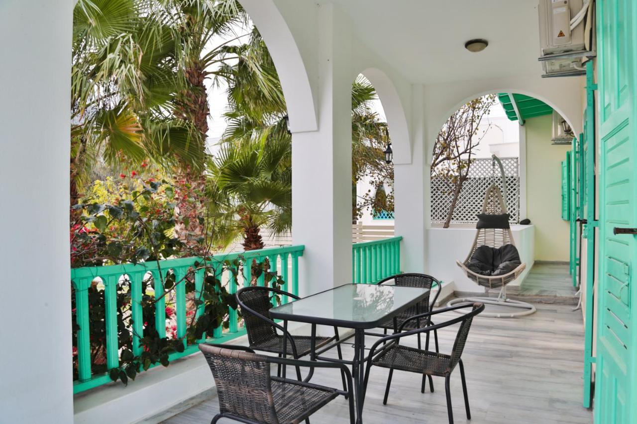 Kamari Beach Houses With Balcony And Garden Εξωτερικό φωτογραφία