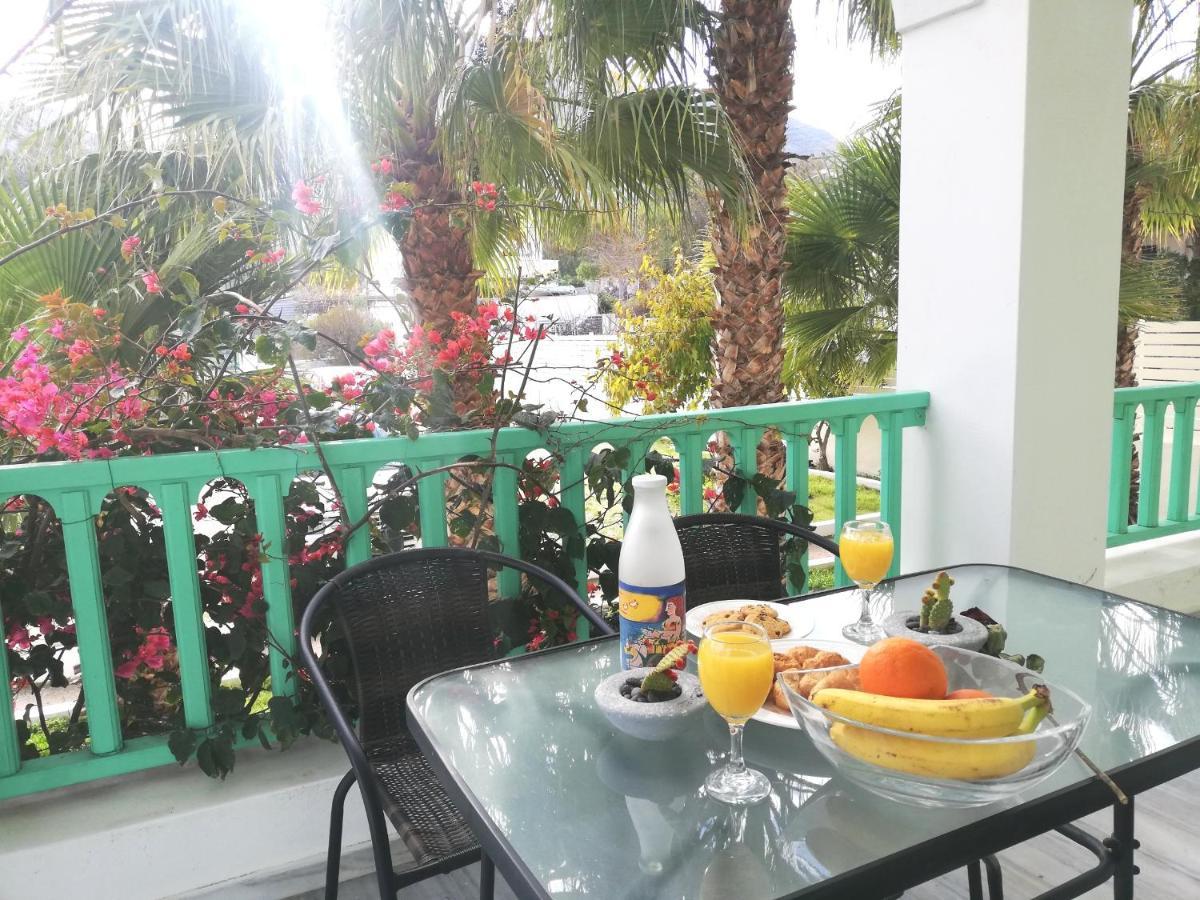 Kamari Beach Houses With Balcony And Garden Εξωτερικό φωτογραφία