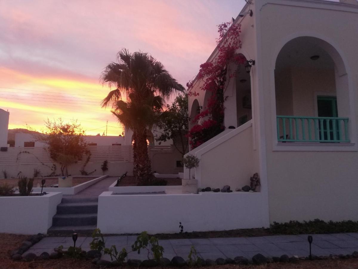 Kamari Beach Houses With Balcony And Garden Εξωτερικό φωτογραφία