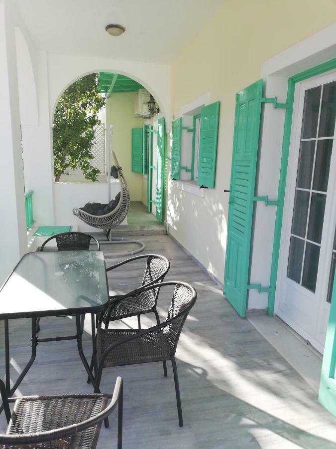 Kamari Beach Houses With Balcony And Garden Εξωτερικό φωτογραφία