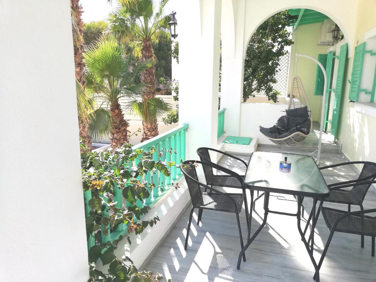 Kamari Beach Houses With Balcony And Garden Εξωτερικό φωτογραφία